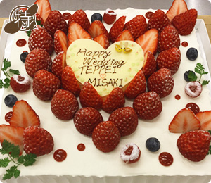 いちごのウェディングケーキ